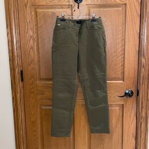 White House Black Market - The Slim Ankle - Size 0